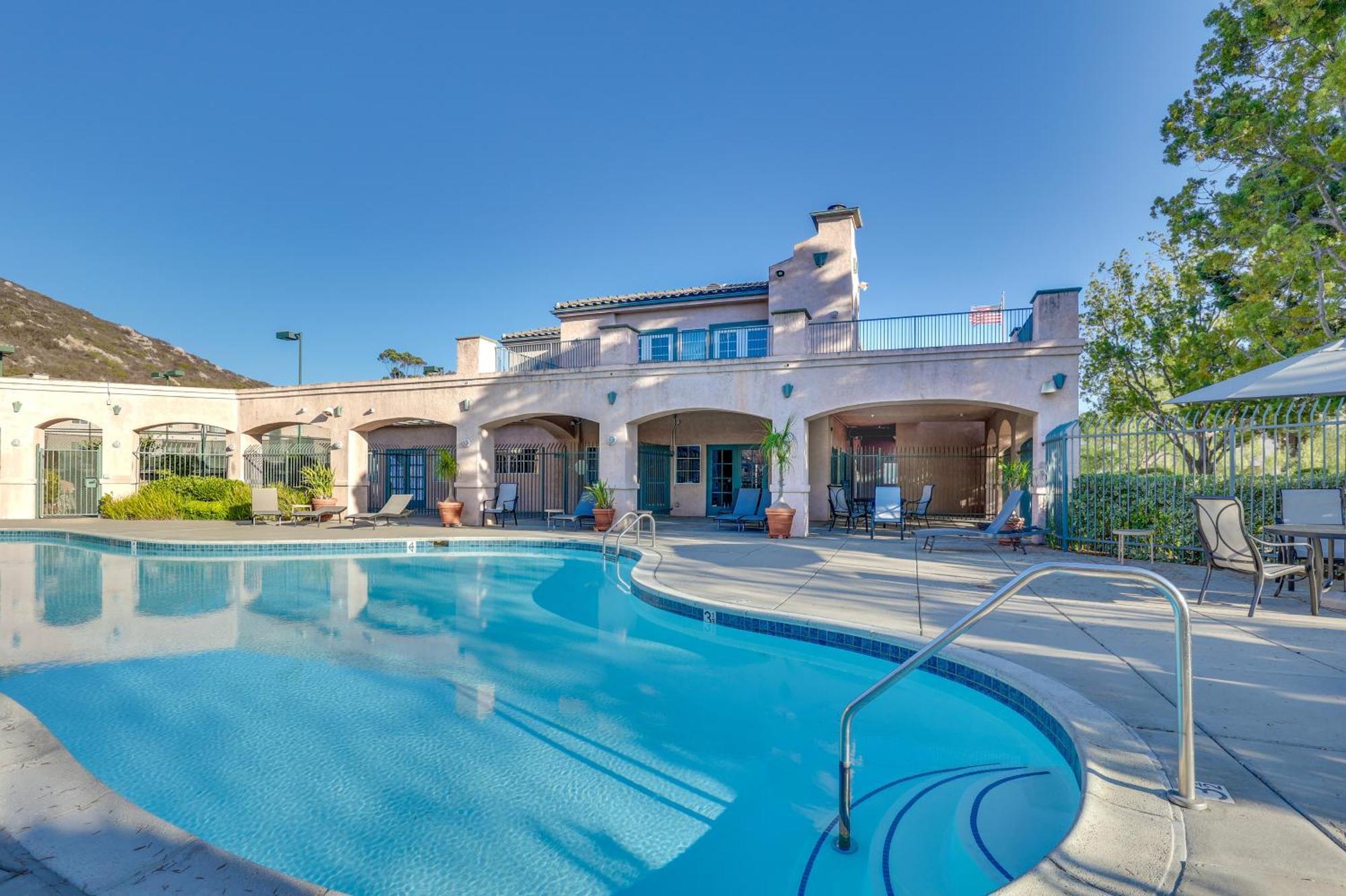 Sunny With Pool Access Near Wineries San Diego